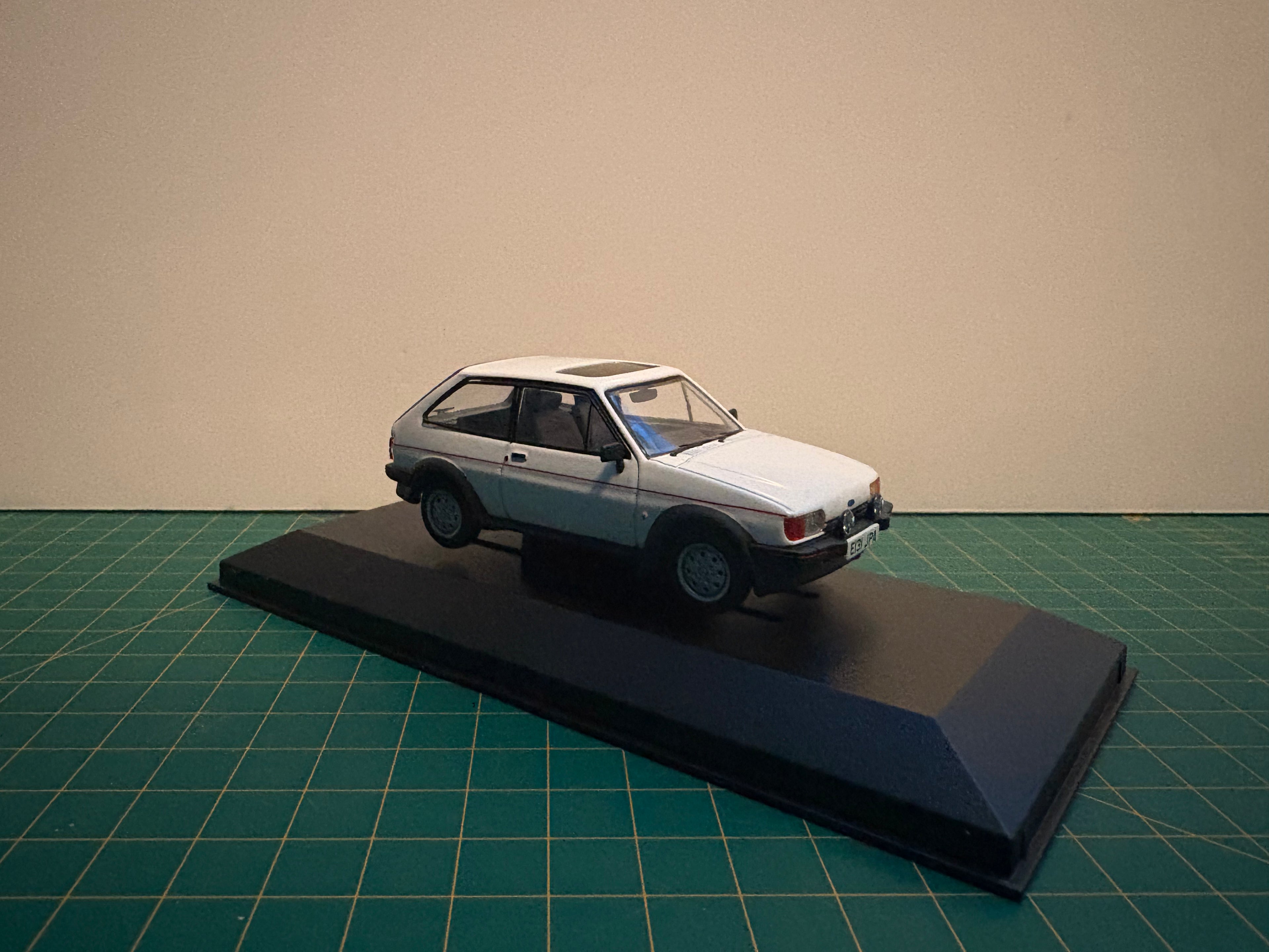 Corgi Vanguards VA14403 1988 Ford Fiesta MK2 XR2 Diamond White 1:43 Scale.